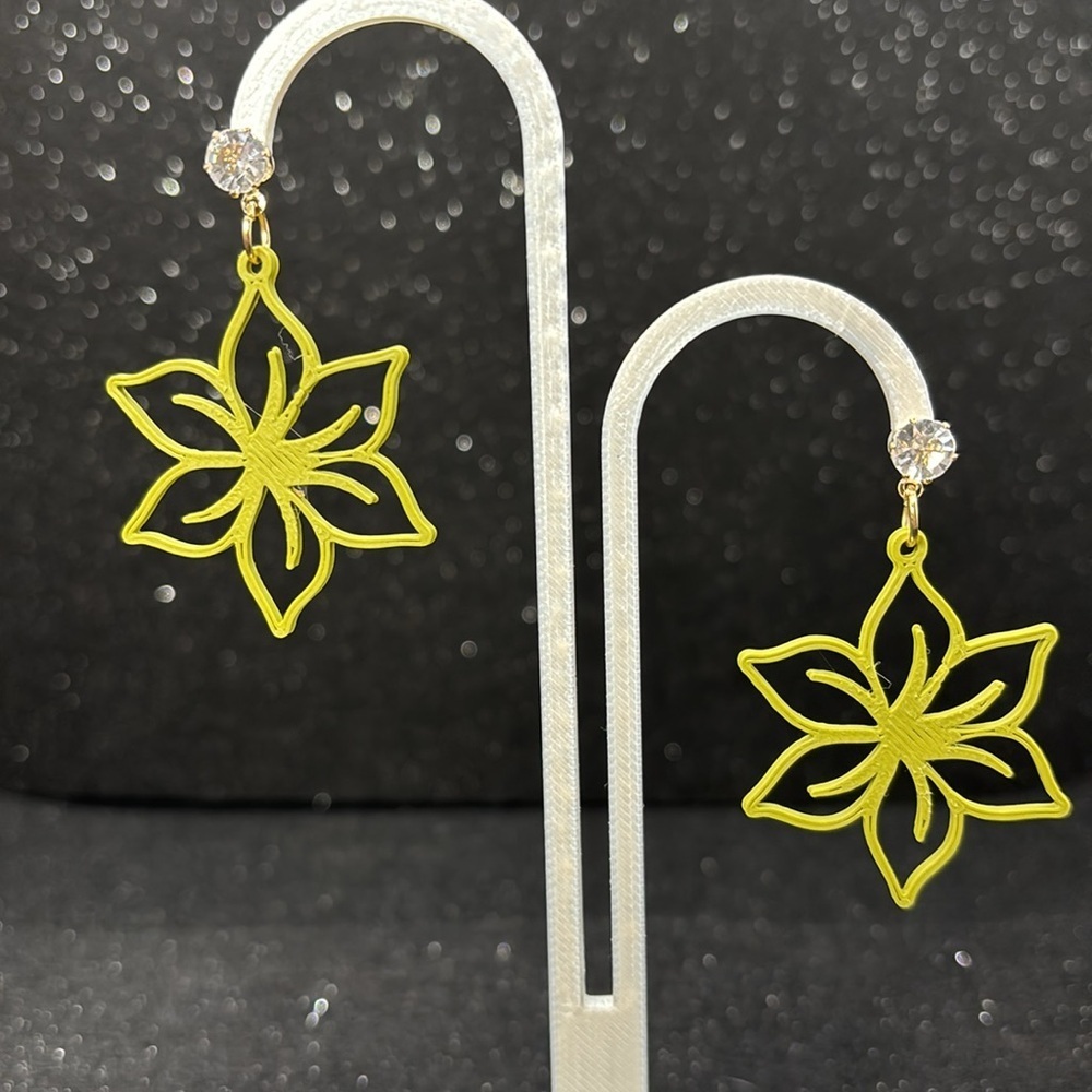The Flora Kiss Earrings - Picture 6 of 6